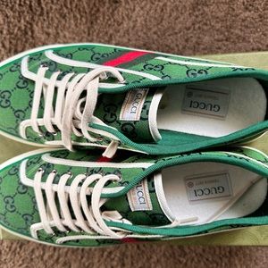 Selling my New canvas,GREEN/BLUE.Never worn!!